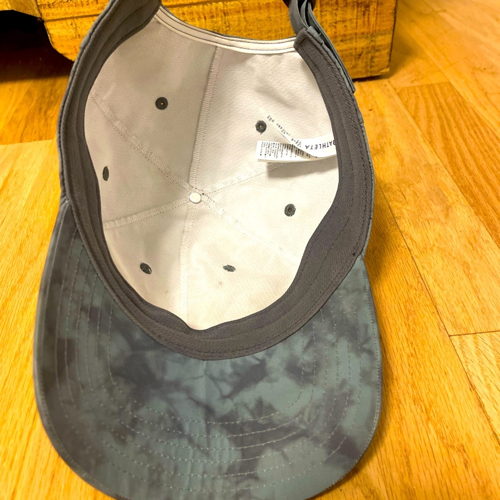 Athleta Kinetic Printed Baseball Cap in Riptide Gray and Green. One Size. - Picture 8 of 9